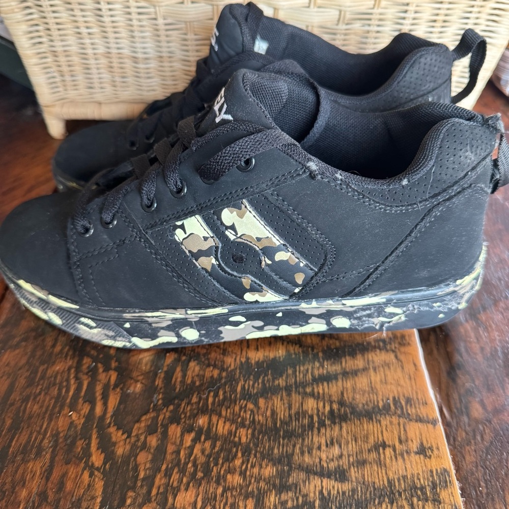 HEELYS Unisex-Child Racer 20 Wheeled Heel Shoe Black/Camo Green Youth Size 7